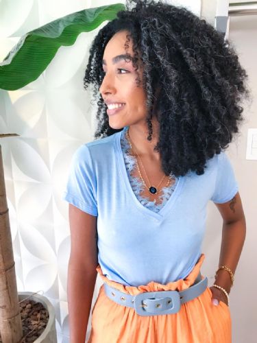 BLUSA PODRINHA C/ RENDA GOLA